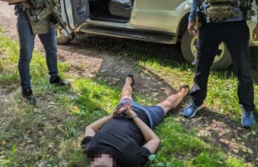 Злоумышленник собирал данные об охране госграницы Украины, позиции военнослужащих ВСУ и других военных формирований, количество их личного состава и оборонных укреплений на территории Шосткинского района СБУ задержала агента ФСБ, который шпионил за Силами обороны на северной границе Украины с РФ
