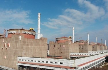 Запорожская АЭС на грани блекаута: работает только одна линия питания