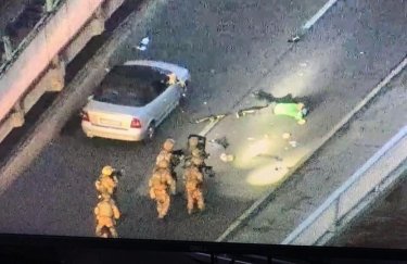 Угрожавший взорвать мост в Киеве террорист сдался полиции