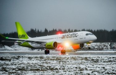 airBaltic приостанавливает ночные рейсы в Украину