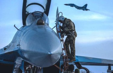 Украинским военным летчикам повысили зарплаты