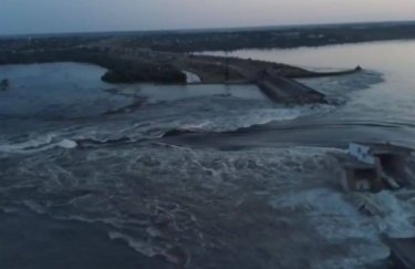 Офис генпрокурора: следствие проверяет все версии разрушения дамбы Каховской ГЭС