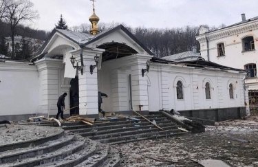 У Донецькій області окупанти скинули бомби на Святогірську лавру та дитячий оздоровчий центр