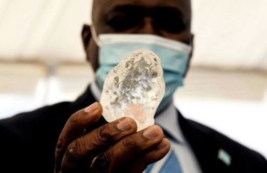 Уникальный камень нашли в Ботсване. Фото: Twitter/Kasi Economy Group