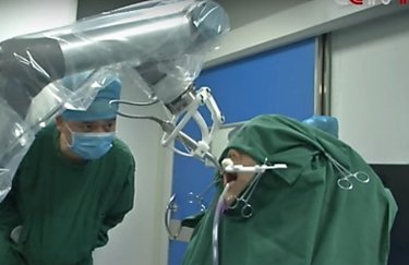 В Китае робот впервые успешно провел операцию по имплантации зубов