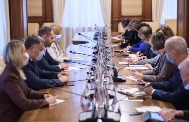 Послы G7 на встрече с представителями власти Украины. Фото: twitter.com/G7AmbReformUA