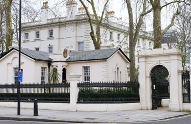 Российские дипломаты покинули посольство в Лондоне