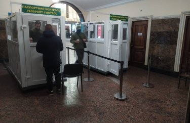 Раді пропонують дозволити виїзд з України під заставу 13 тисяч гривень, щомісячну плату та пожертву на ЗСУ
