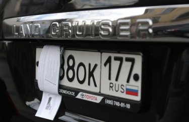 В двух областях оккупанты заставляют перерегистрировать машины на номера РФ