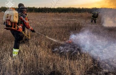 Оккупанты продолжают свои хаотические обстрелы населенных пунктов Купянщины. От их огня страдают экосистемы, выгорают гектары растительности. Фото: ГУ ГСЧС в Харьковской области Враг нанес ракетный удар по Харьковщине и попытался пойти в наступление