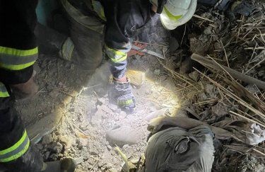 Спасатели извлекли из-под завалов жителя Гуляйполя. Фото: пресс-служба Запорожской ОВА Армия РФ продолжает обстреливать населенные пункты Запорожской области: есть разрушения и раненые