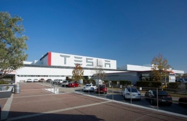 Компанія Tesla має намір розширити використання дешевших батарей на основі заліза