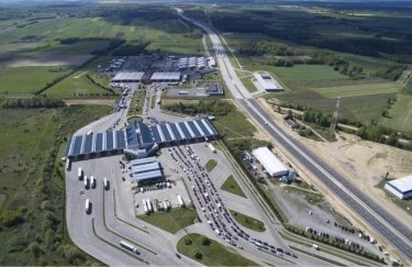 На оновленому КПП "Краківець" на кордоні з Польщею запускають автобусний термінал