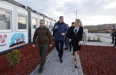 В Василькове открыли модульный городок для ВПЛ и жителей разрушенного авиаударом дома