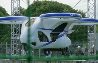 В Японии успешно испытали прототип летающего автомобиля (ВИДЕО)