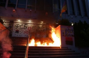 Почему 9 мая в здание "Интера" кинули "коктейль Молотова"