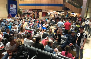 200 украинских туристов, застрявших в аэропорту "Шарм-эль-Шейх", вылетят во Львов вечером