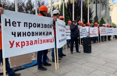 Рабочие Николаевского порта пожаловались Зеленскому на "Укрзализныцю"