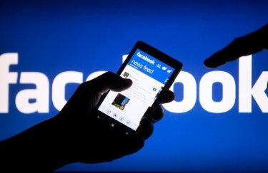 Facebook больше не в тройке самых популярных сайтов в США