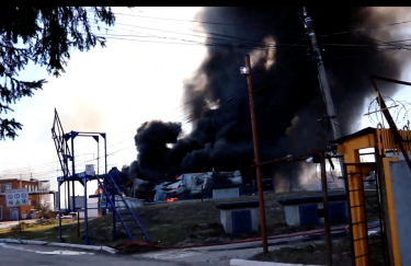 И снова пылает: на крупном российском химзаводе масштабный пожар (ВИДЕО)