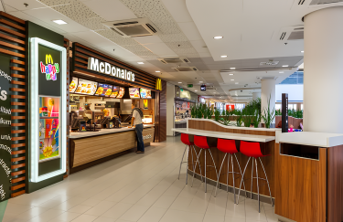 Продажи McDonald’s упали впервые за четыре года: в чем причина