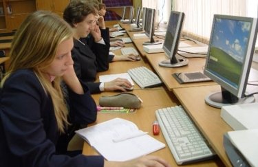 В Украине насчитывается около 700 школ без интернета — МОН