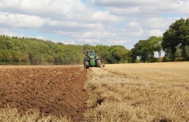 За январь-апрель было заключено 13 тыс. сделок купли-продажи земли сельскохозяйственного назначения. Фото: Richard Bell /Unsplash минагро цена земля