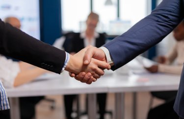 Українські підприємці зможуть розширити можливості міжнародної співпраці. Фото: freepik рукостискання