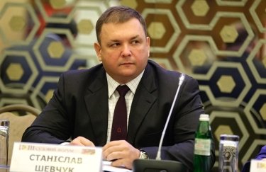 Суд восстановил Шевчука в должности главы Конституционного суда