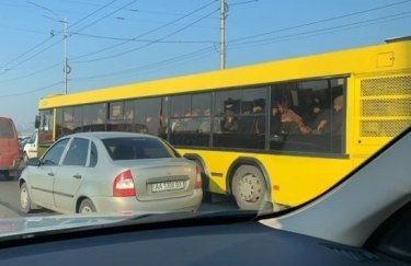 Переполненный автобус в Киеве 18 марта. Фото: соцсети