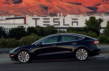 Акции Tesla выросли почти на 10 % — СМИ