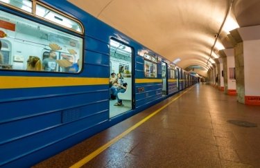 Пассажирам доступна оплата проезда в метро пятью способами Проезд в метро Киева, сбои в работе метро Киева