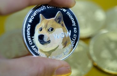 Монета криптовалюты Dogecoin. Фото: Getty Images