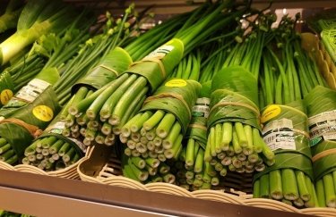 Вьетнамский супермаркет заменил пластиковую упаковку на листья