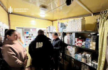 "Крышевали налоговики": в Украине разоблачили многомиллионную схему продажи нелегальных сигарет (ВИДЕО)