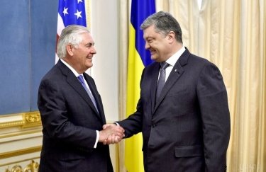 Порошенко рассказал, о чем договорился с Тиллерсоном в Давосе