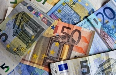 США и ЕС прекратили поставлять в Россию доллары и евро наличными