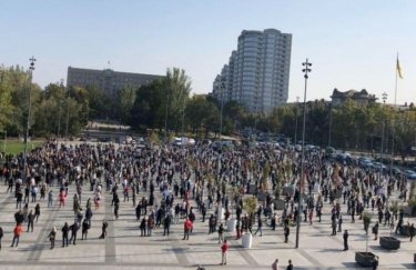 Антикарантинный протест в Николаеве. Скриншот из видео Антикарантинный протест в Николаеве. Скриншот из видео