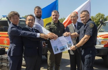 Япония передала ГСЧС две машины механизированного разминирования: будут работать в Запорожской и Донецкой областях