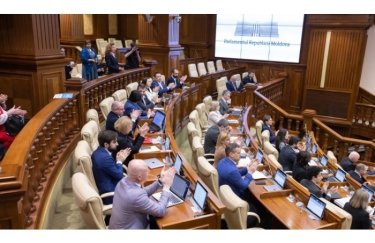 Конец "молдавского языка". Парламент Молдовы признал государственным языком румынский