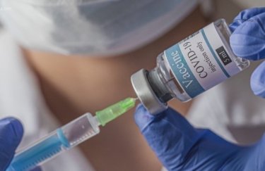 Кабмин сократил минимальный срок для вакцинации бустерной дозой
