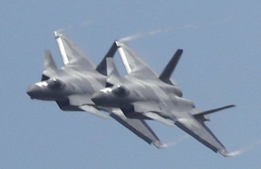 В Китае показали истребители пятого поколения J-20