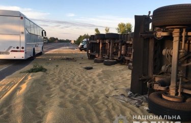 В Одесской области столкнулись два зерновоза, трое погибших (ФОТО)