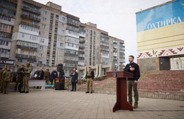 Зеленський відвідав Охтирку та вручив відзнаку міста-героя (ФОТО)