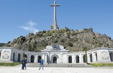 Испания перезахоронит останки диктатора Франко