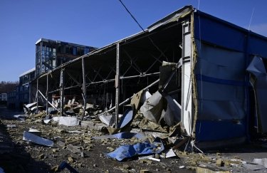 В результате ракетной атаки РФ в Киеве поврежден состав Rozetka