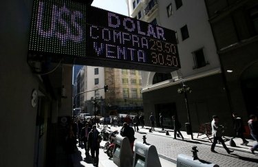 В Аргентине ввели ограничения на продажу валюты
