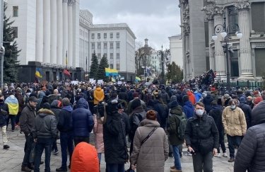 Акция протеста в поддержку Стерненко на Банковой. Фото: twitter.com/Zjoma