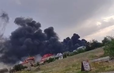В Новой Каховке горит склад с боеприпасами россиян