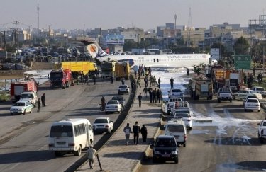 Инцидент с самолетом в Иране. Фото: Mohammad Zarei/ISNA via AP
